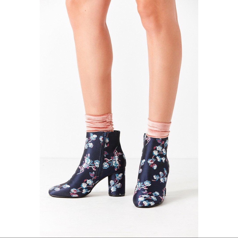 Urban Outfitters Womens Juliet Floral Ankle Boot - Size 8 - Exclusively @ UO
